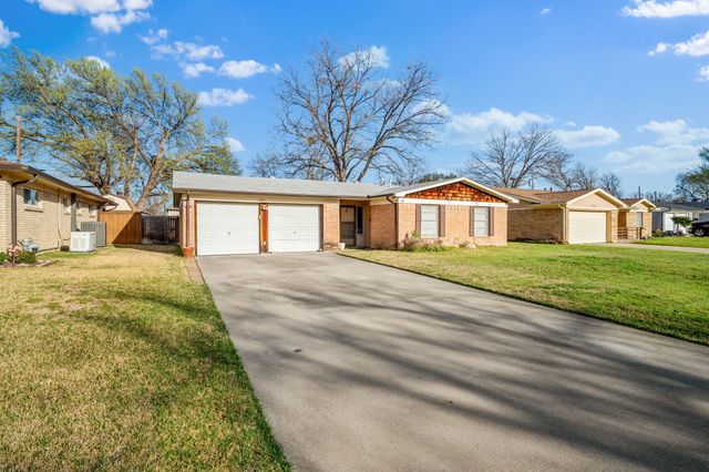 2828 Fairbrook Street, Irving, TX 75062