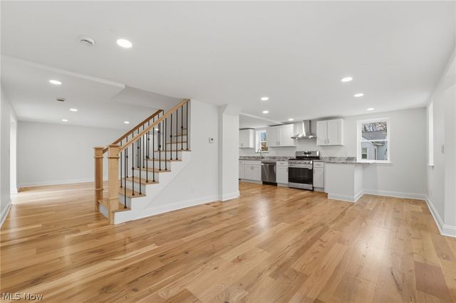 13829 Carlton Street, Burton, OH 44021