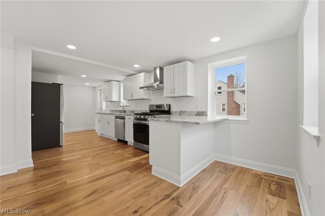 13829 Carlton Street, Burton, OH 44021