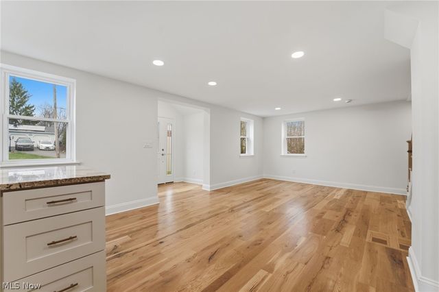 13829 Carlton Street, Burton, OH 44021