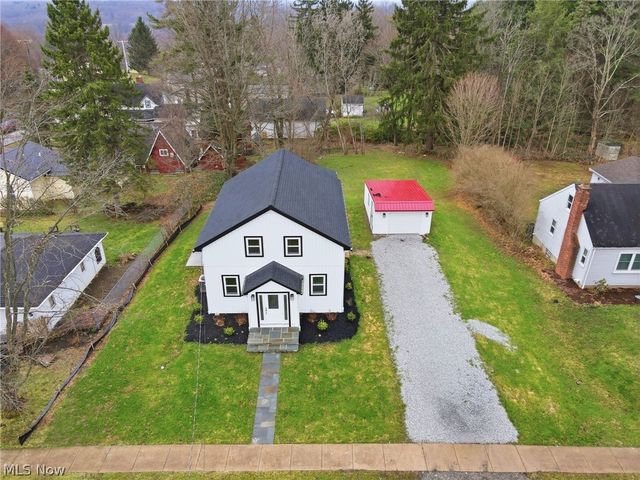 13829 Carlton Street, Burton, OH 44021