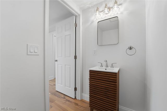 13829 Carlton Street, Burton, OH 44021