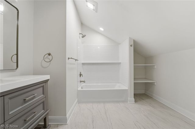 13829 Carlton Street, Burton, OH 44021