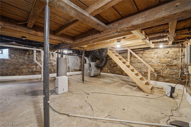 13829 Carlton Street, Burton, OH 44021