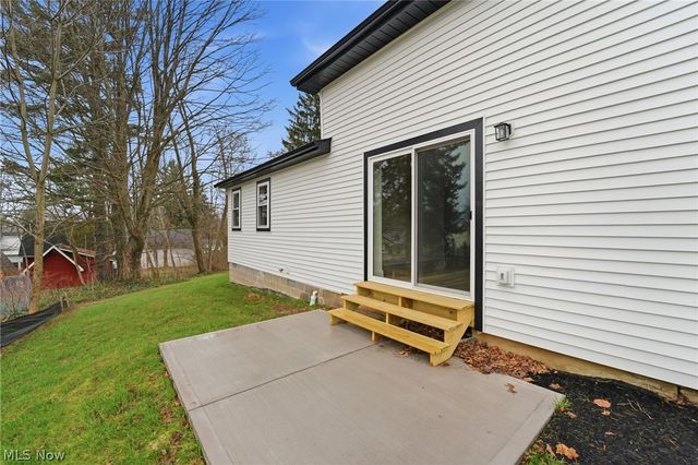 13829 Carlton Street, Burton, OH 44021