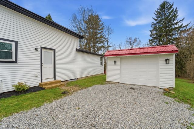 13829 Carlton Street, Burton, OH 44021