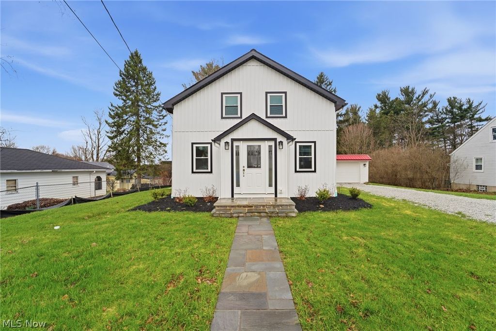 13829 Carlton Street, Burton, OH 44021