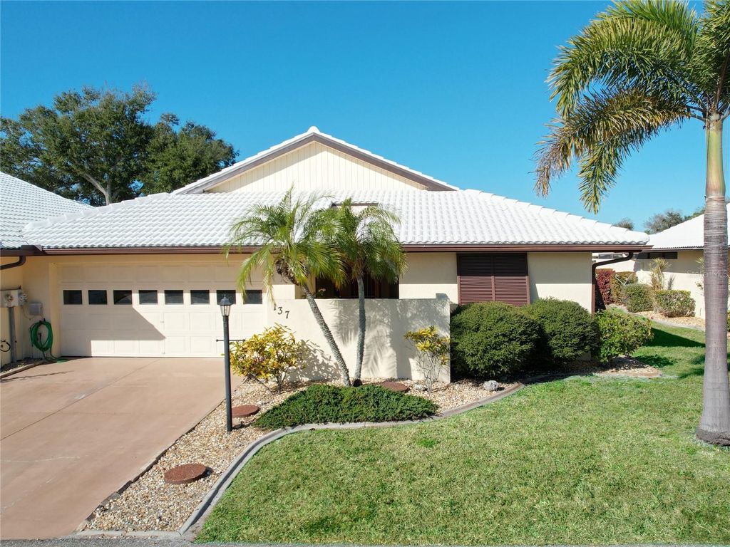 Image 1 of property listing at 137 DRIFTING SANDS DRIVE, Venice, FL 34293