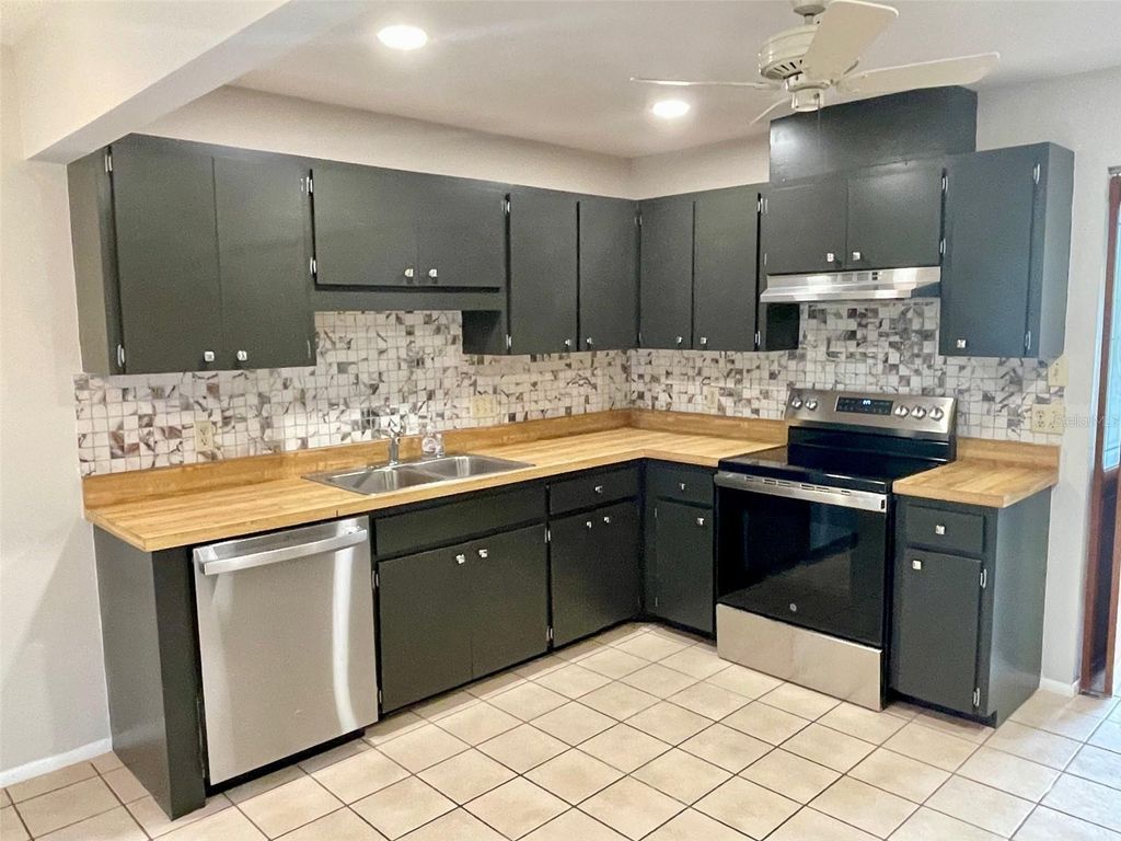 Image 19 of property listing at 137 DRIFTING SANDS DRIVE, Venice, FL 34293
