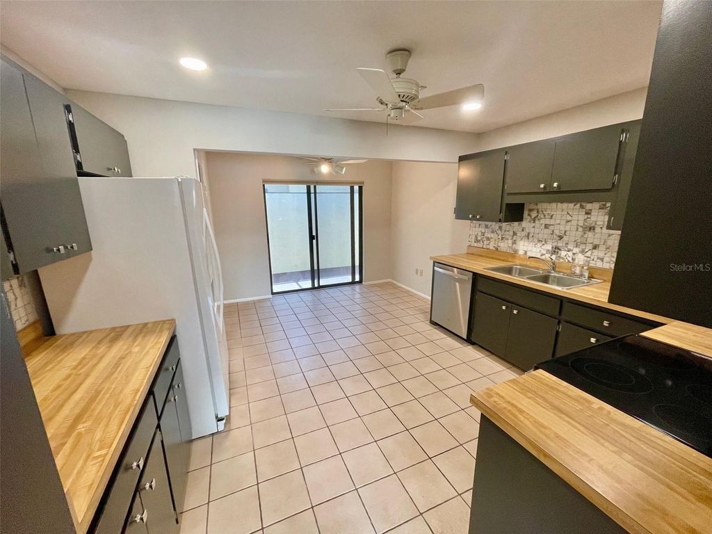Image 20 of property listing at 137 DRIFTING SANDS DRIVE, Venice, FL 34293
