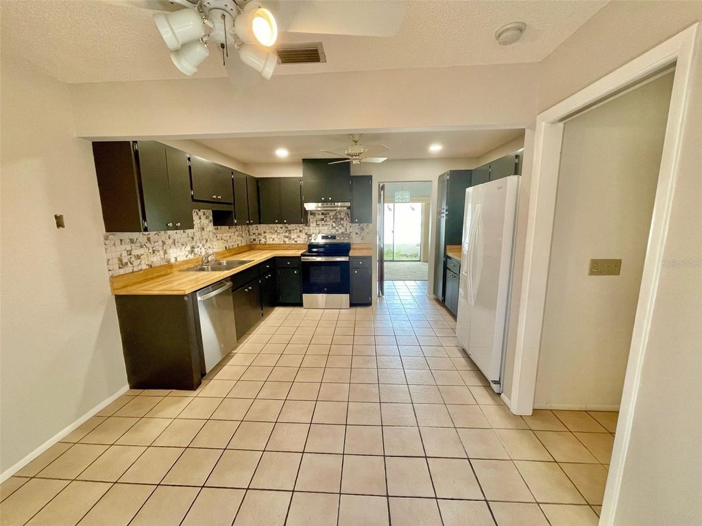 Image 21 of property listing at 137 DRIFTING SANDS DRIVE, Venice, FL 34293
