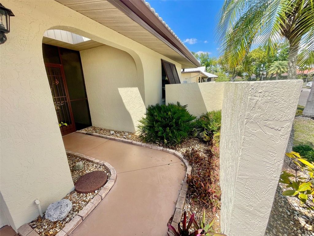 Image 4 of property listing at 137 DRIFTING SANDS DRIVE, Venice, FL 34293