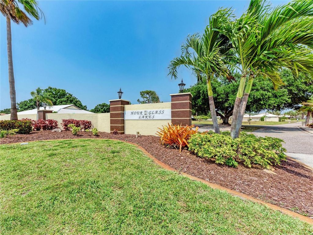 Image 35 of property listing at 137 DRIFTING SANDS DRIVE, Venice, FL 34293