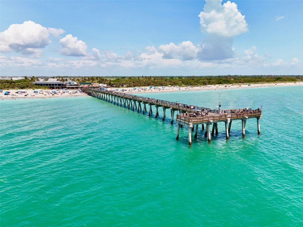 Image 50 of property listing at 137 DRIFTING SANDS DRIVE, Venice, FL 34293