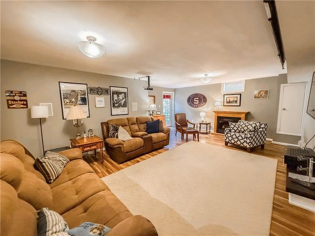 4006 Fieldcrest Dr, South Fayette, PA 15017