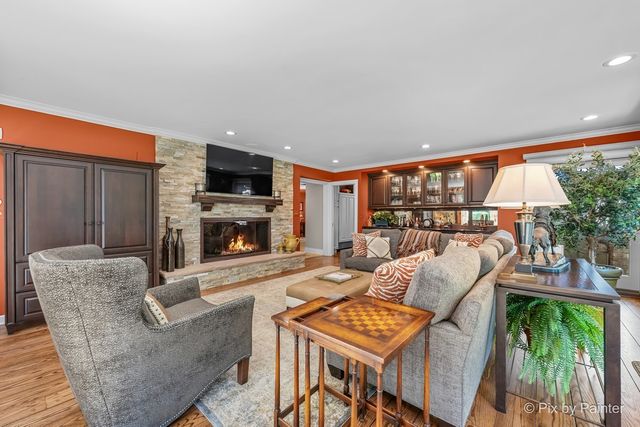 1986 Camphill Circle, Inverness, IL 60067