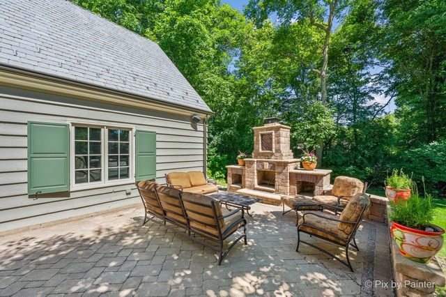 1986 Camphill Circle, Inverness, IL 60067