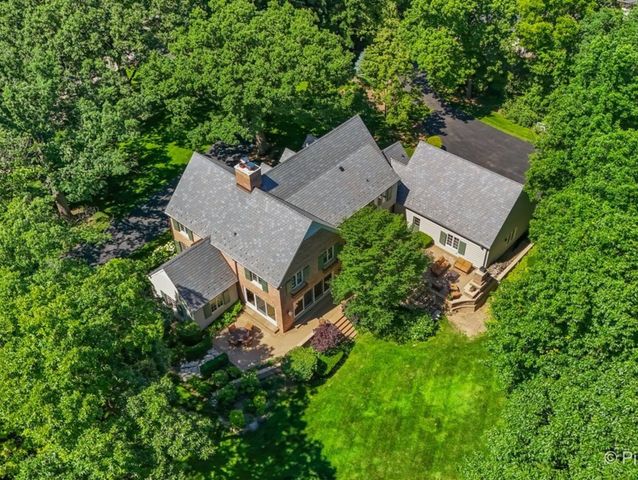 1986 Camphill Circle, Inverness, IL 60067