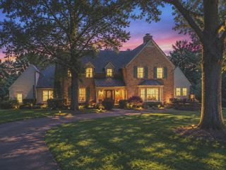 1986 Camphill Circle, Inverness, IL 60067