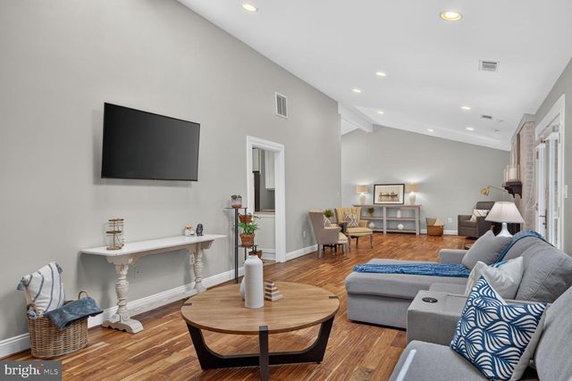 6273 OCCOQUAN FOREST DR, Manassas, VA 20112