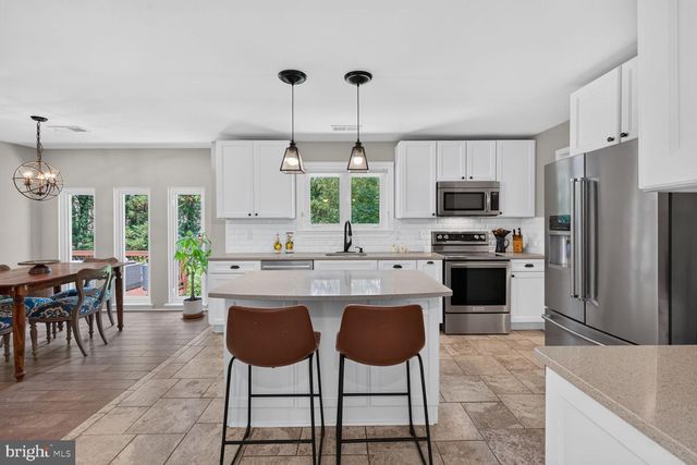 6273 OCCOQUAN FOREST DR, Manassas, VA 20112