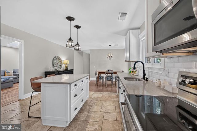 6273 OCCOQUAN FOREST DR, Manassas, VA 20112
