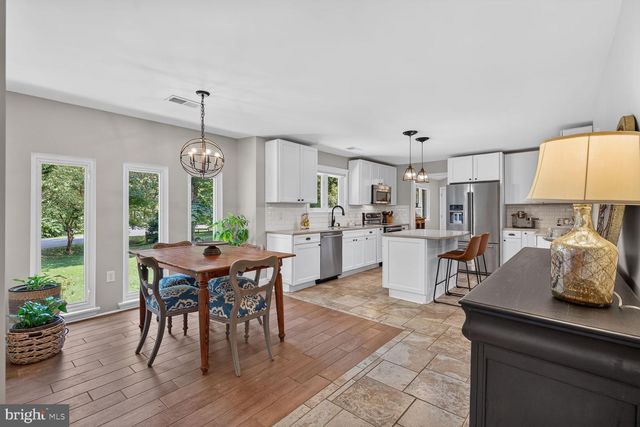 6273 OCCOQUAN FOREST DR, Manassas, VA 20112