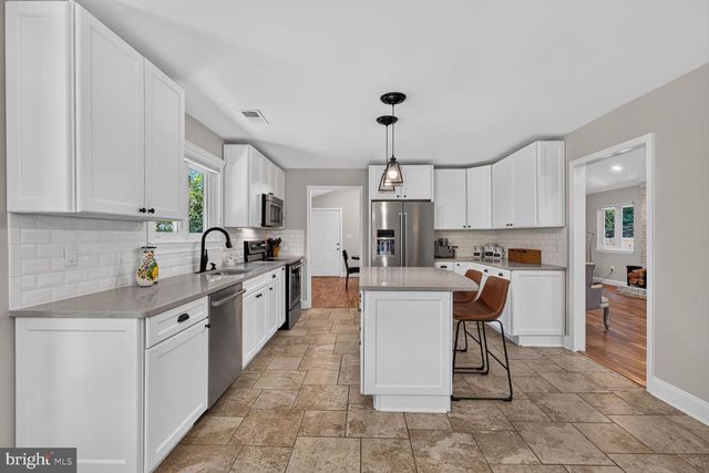 6273 OCCOQUAN FOREST DR, Manassas, VA 20112