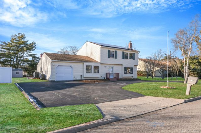 139 Tarpon Avenue, Medford, NY 11763