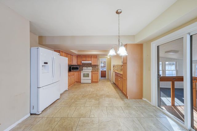 139 Tarpon Avenue, Medford, NY 11763