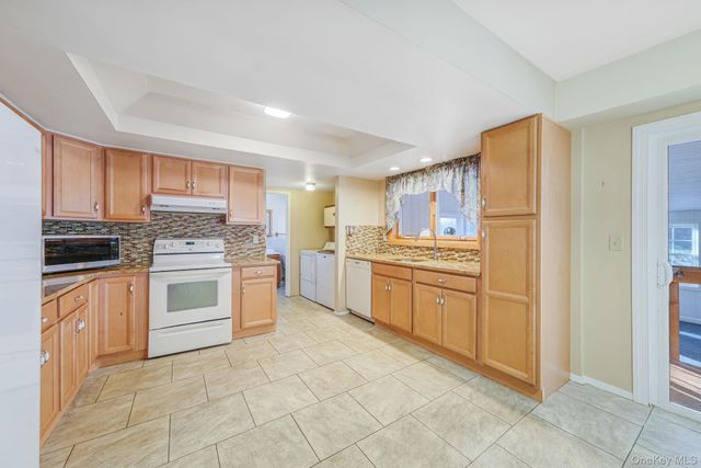 139 Tarpon Avenue, Medford, NY 11763