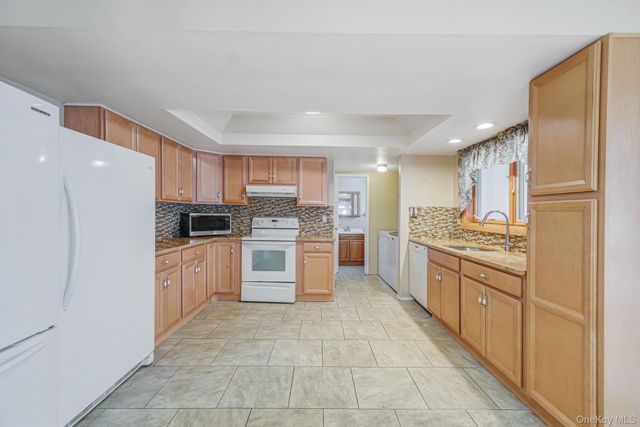 139 Tarpon Avenue, Medford, NY 11763