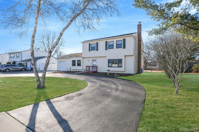 139 Tarpon Avenue, Medford, NY 11763