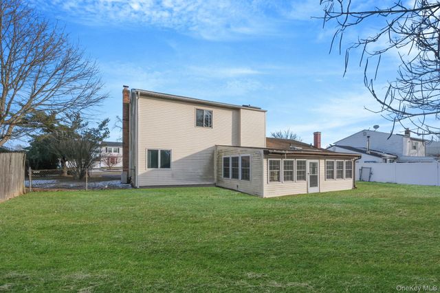 139 Tarpon Avenue, Medford, NY 11763