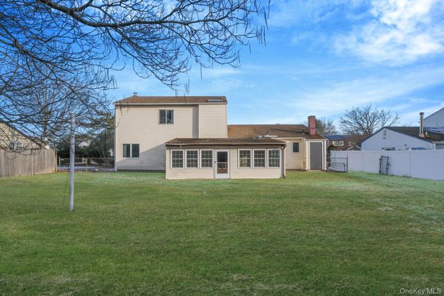 139 Tarpon Avenue, Medford, NY 11763