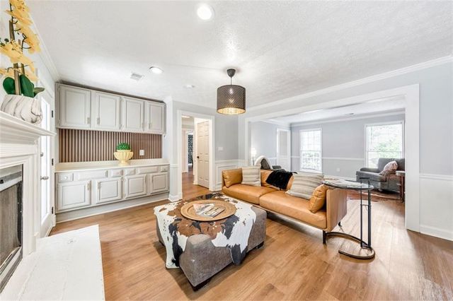 4929 Willow Creek Drive, Woodstock, GA 30188