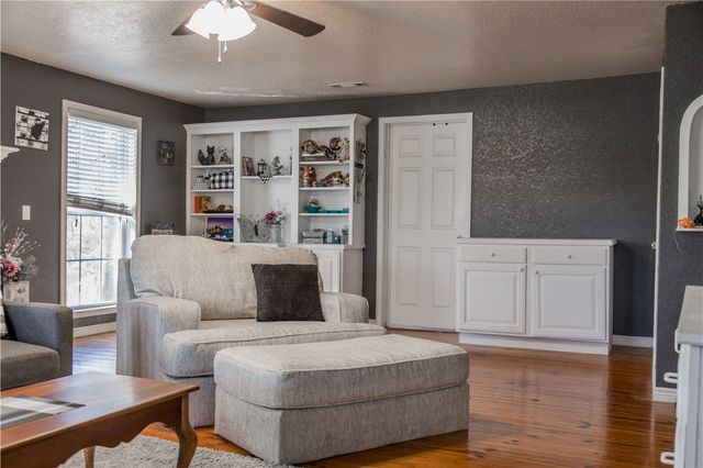 8551 Athens Lane, Fayetteville, AR 72704