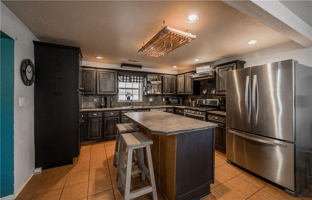 8551 Athens Lane, Fayetteville, AR 72704