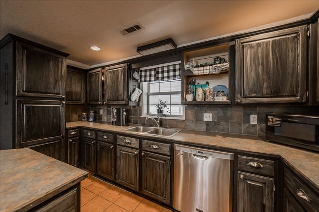 8551 Athens Lane, Fayetteville, AR 72704