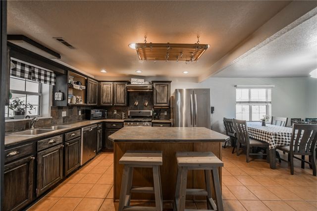 8551 Athens Lane, Fayetteville, AR 72704