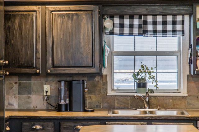 8551 Athens Lane, Fayetteville, AR 72704