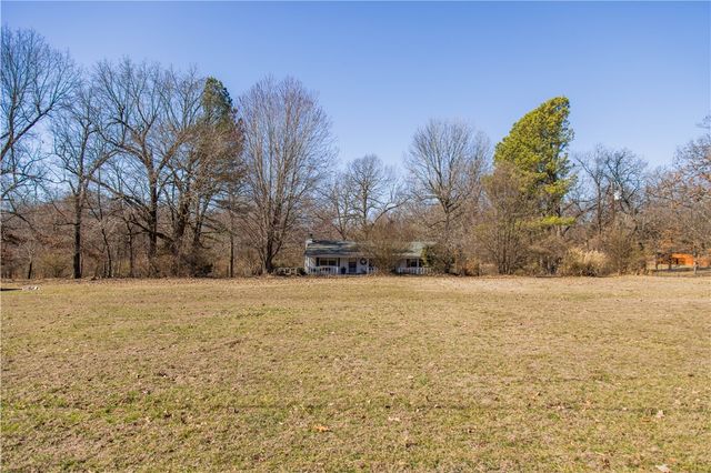 8551 Athens Lane, Fayetteville, AR 72704