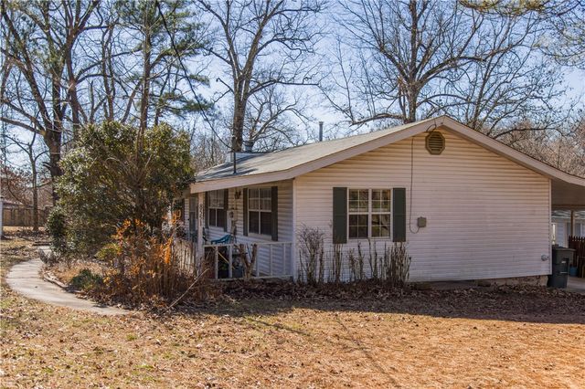 8551 Athens Lane, Fayetteville, AR 72704