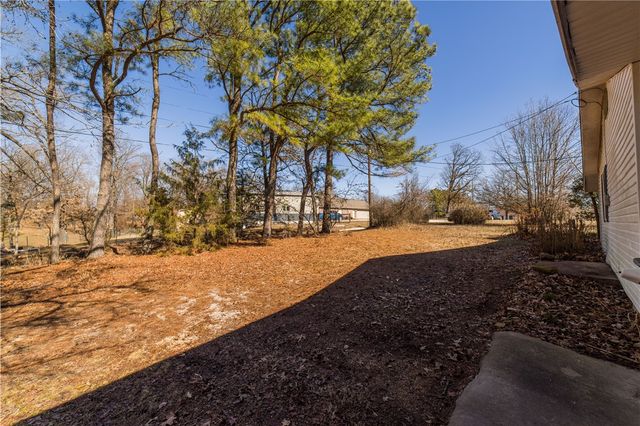 8551 Athens Lane, Fayetteville, AR 72704