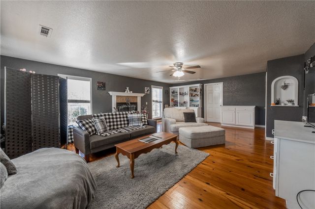 8551 Athens Lane, Fayetteville, AR 72704