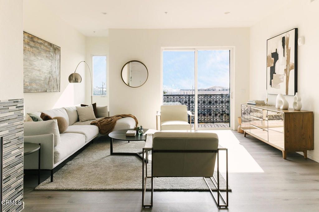 Image 23 of property listing at 124 W Colorado Street 301, Glendale, CA 91204