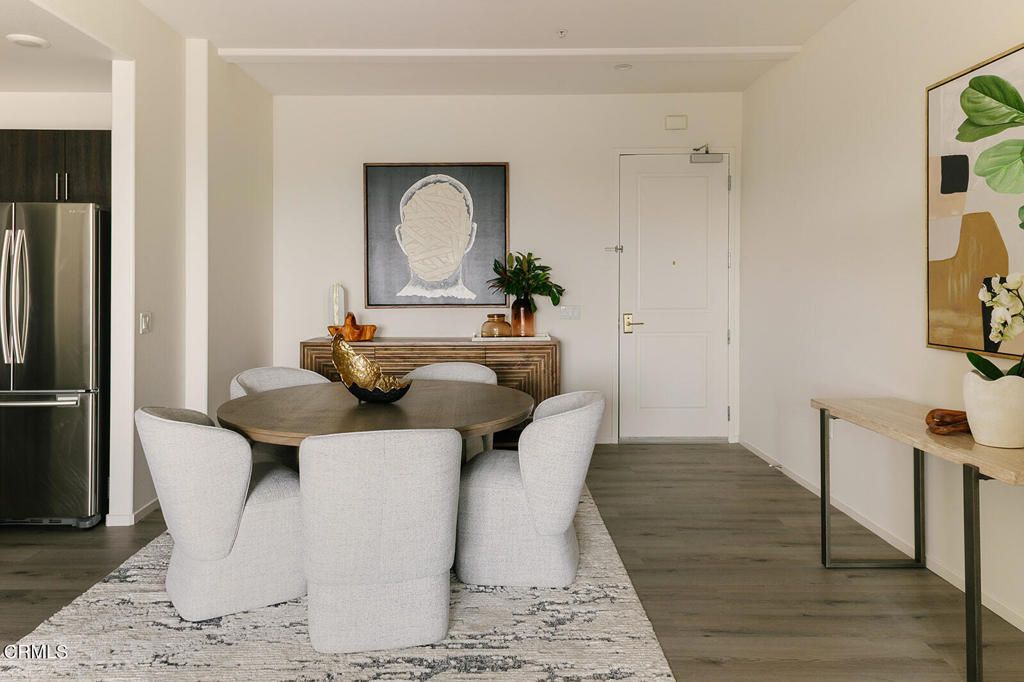 Image 26 of property listing at 124 W Colorado Street 301, Glendale, CA 91204