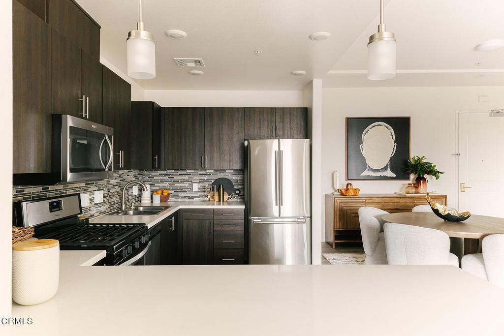 Image 30 of property listing at 124 W Colorado Street 301, Glendale, CA 91204