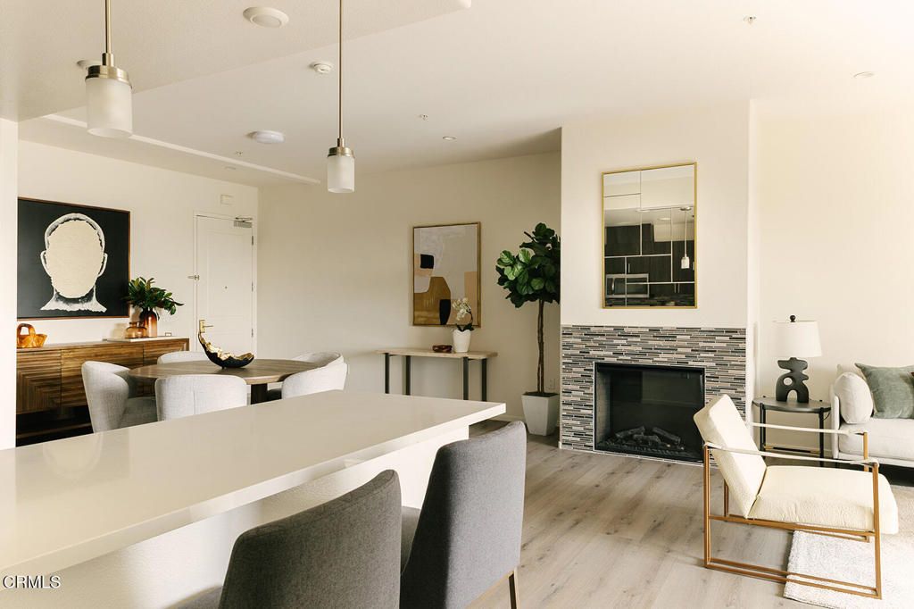 Image 34 of property listing at 124 W Colorado Street 301, Glendale, CA 91204