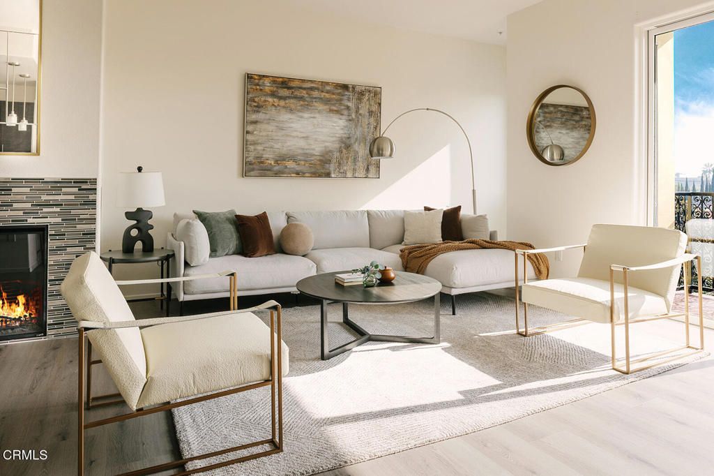 Image 35 of property listing at 124 W Colorado Street 301, Glendale, CA 91204